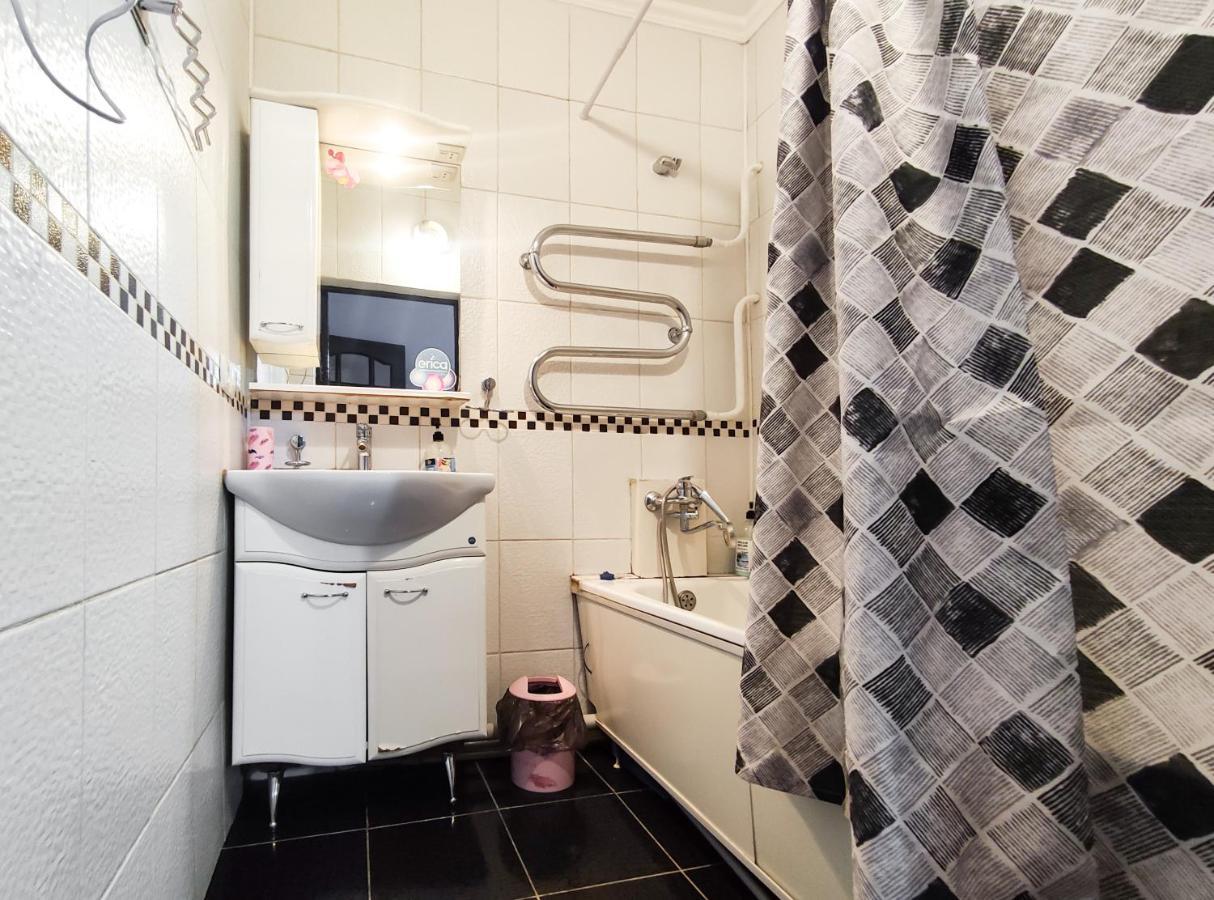 Nadezhda Apartments On Abylay Khan Ave 121 アルマトイ エクステリア 写真