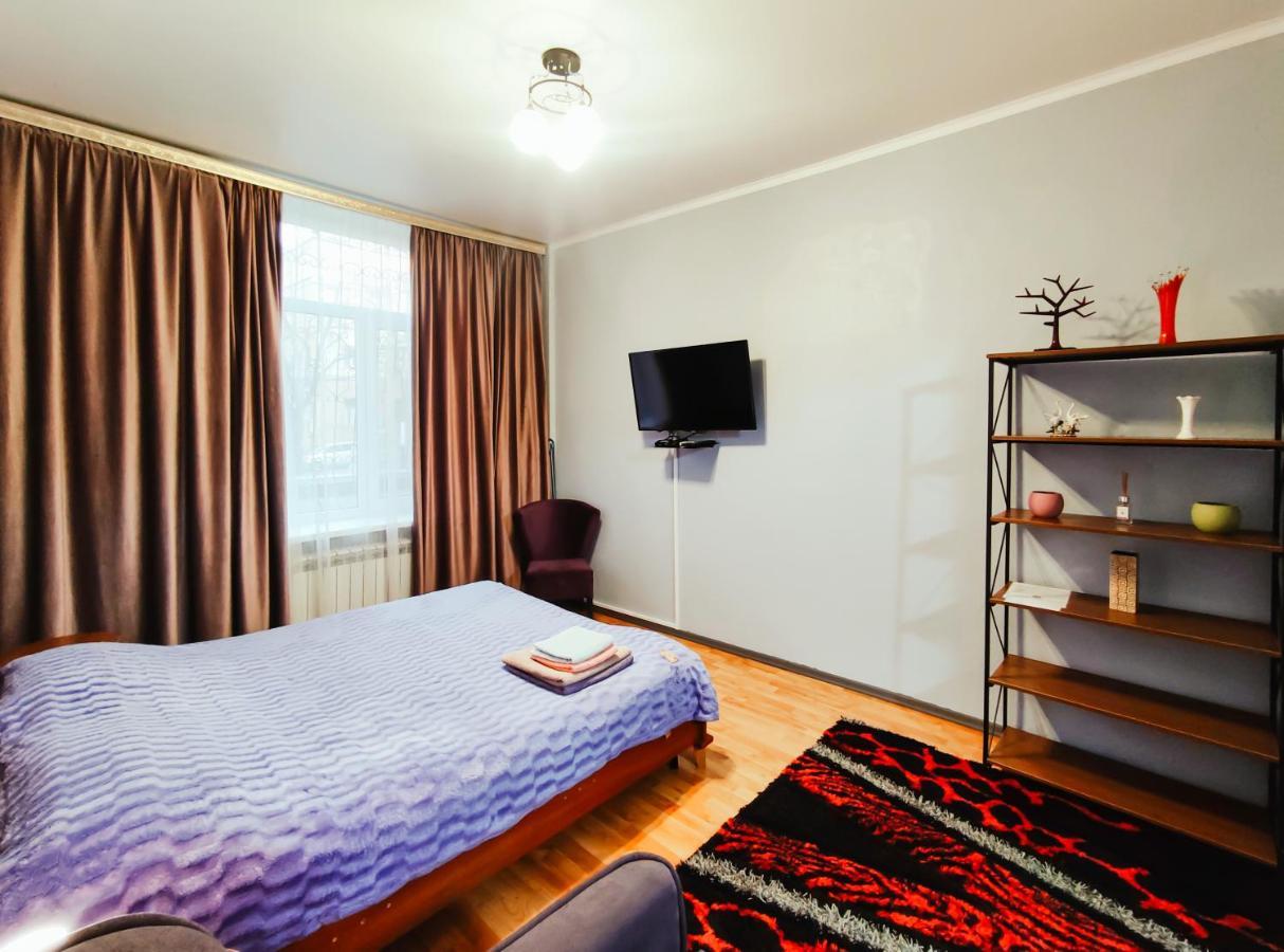 Nadezhda Apartments On Abylay Khan Ave 121 アルマトイ エクステリア 写真